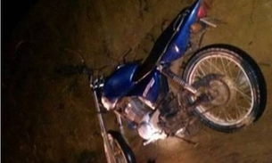 Adolescente morre após colidir moto com vaca 