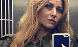 Sabrina Sato mostra bumbum nas alturas e arranca elogios