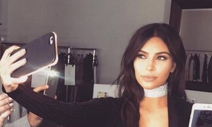 Joias de Kim Kardashian ostentadas em rede social era cobiça dos assaltantes, diz polícia