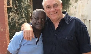 Marcelo Rezende surpreende ao aparecer com irmão e se declara