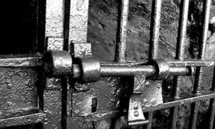 Suspeito de roubo é assassinado a facadas dentro de cela no AM