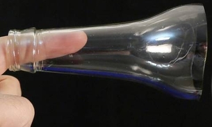 Homem amputa o pênis após usar garrafa como brinquedo sexual  