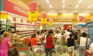 Em meio a apagão, cinco homens assaltam supermercado dentro de shopping em Manaus