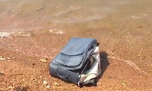  Corpo é achado dentro de mala boiando em lago