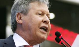 Arthur não usa máscaras