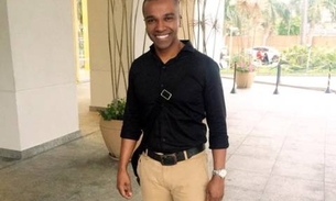 Alexandre Pires ostenta em foto com helicóptero e é criticado por seguidor