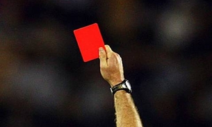 Jogador mata árbitro após receber cartão vermelho  