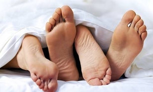 Fazer sexo 3 ou 4 vezes por dia ajuda eliminar pedras nos rins, diz estudo 