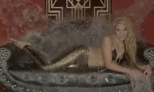 Shakira exibe barriga 'sequinha' em vídeo que lança nova música