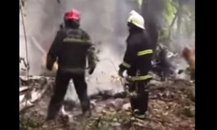 Vídeo mostra primeiros momentos após queda de avião em Manaus