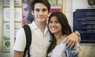 Nicolas Prattes e Giulia Costa vão juntos ao cinema após rumores de affair