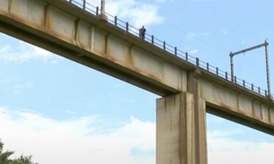 Na frente da família homem morre após saltar de bungee jump