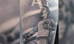 Torcedor da Chape faz tatuagem de goleiro Danilo e imagem viraliza na web