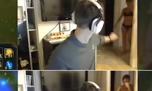 Mulher de lingerie aparece na tela enquanto filho joga game on-line 