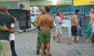 Ator de novela bíblica da Record é flagrado aos beijos em festa gay no Rio