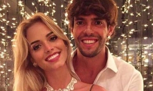 Kaká assume namoro com modelo em festa de réveillon 