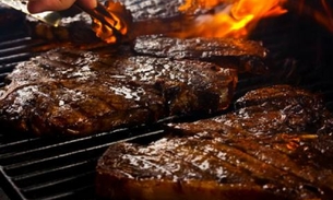 Churrasco bem passado pode aumentar risco de câncer, diz especialista