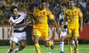  Jogador mexicano sofre lesão durante partida e cena impressiona