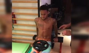  Neymar faz vídeo de treino e roupa de jogador rouba a cena