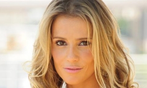 Déborah Secco é internada com problema grave em São Paulo