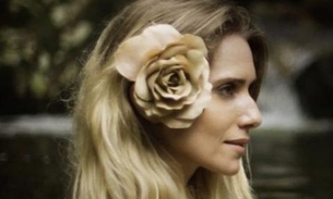  Letícia Spiller posa nua em banho de cachoeira 