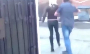 Após ‘DR' homem joga namorada em lata de lixo