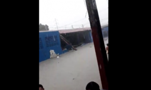 Muro de escola desaba e ruas ficam alagadas durante chuva forte em Manaus