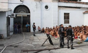 Revista na Vidal Pessoa encontra buraco para fuga e armamento escondido nas celas