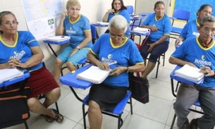 Prefeitura abre turma de Ensino Fundamental para adultos e idosos em Manaus