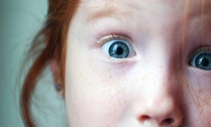 Use sua câmera para ver se a criança tem sinais de câncer no olho