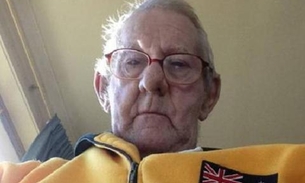 Idoso emociona ao escrever texto procurando companheiro de pescaria  