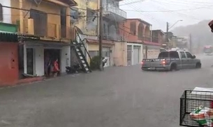 Fortes chuvas alagam casas no São Lázaro e moradores denunciam descaso