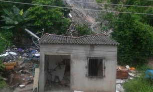  Forte chuva causa desabamentos e alagações em Manaus 