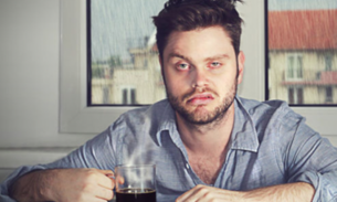 Homem cria bebida alcoólica que não dá ressaca