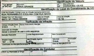 Motorista leva multa de trânsito por dirigir moto sem cinto de segurança