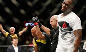 Derek Brunson não aceita derrota e acusa juízes de favorecerem Anderson Silva