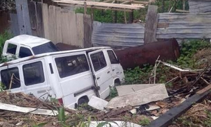 Donos de galpão são autuados por descarte de entulhos no Igarapé do 40 