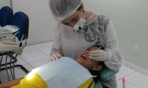 Alunos de escola estadual em Manaus recebem tratamento dentário