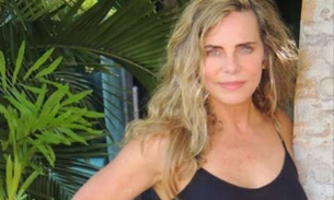 Aos 64, Bruna Lombardi posa sensual e dá 'levantadinha'' em toalha