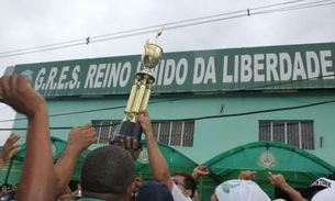 Foliões comemoram a vitória da Reino Unido em Manaus