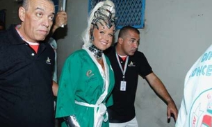 Celebridades desfalcam Grande Rio em desfile de campeãs 