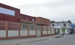 Homens armados furam fila da vacina da febre amarela e causam pânico em posto de saúde 