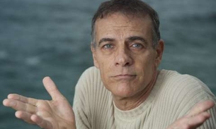 Fora da Tv , ex-global vende sanduíche em praia do Rio de Janeiro