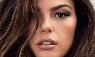 Ísis Valverde posta foto de biquíni e arranca elogios: 'chorando nesse corpo'