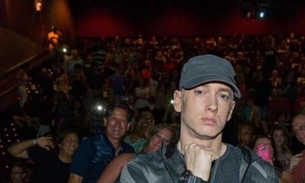 Filha gata de Eminem faz sucesso nas redes sociais. Veja fotos