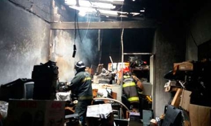 Incêndio destrói assistência técnica em Manaus