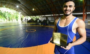 Atleta amazonense de luta olímpica recebe troféu de Destaque no Rio de Janeiro