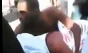 Homem prende pênis durante sexo com amante  