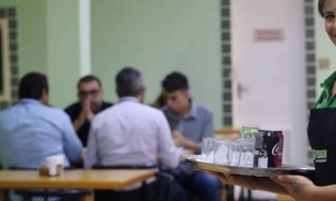 Pessoas bonitas demais têm menos chance de emprego, diz estudo