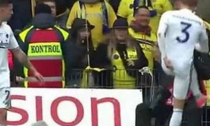 Durante clássico, torcida atira ratos mortos em jogadores